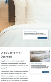 Ein modernes Hotelzimmer mit einem großen, einladenden Bett und einer stilvollen Kopfteilwand aus Holz.