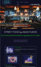 Ein stilvolles Restaurant mit einer einladenden Bar, die asiatische Streetfood-Spezialitäten anbietet und eine gemütliche Atmosphäre schafft.